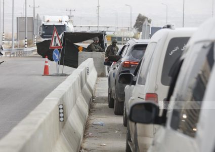 مستعمرون يطلقون الرصاص صوب مركبات المواطنين على طريق المعرجات شمال أريحا