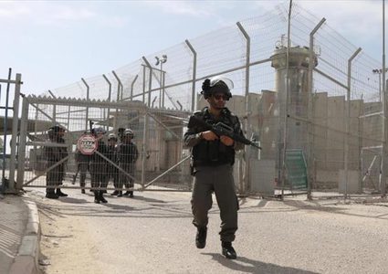 الاحتلال يغلق جميع الحواجز العسكرية المحيطة بمدينة القدس