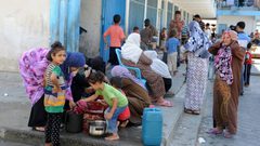 أبو حسنة: 20300 نزحوا إلى مدارس "الأونروا" في قطاع غزة بسبب العدوان