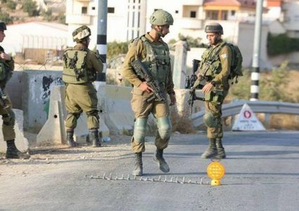الاحتلال يغلق مداخل قرى في رام الله ويمنع تنقل المواطنين
