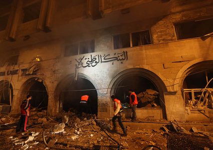 مقاتلات إسرائيلية تدمر مصرفا في غزة