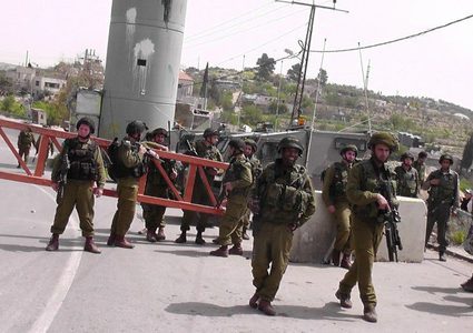 الاحتلال ينكل بعمال من قطاع غزة قرب حاجز الجلمة بعد اعتقالهم بأراضي الـ48