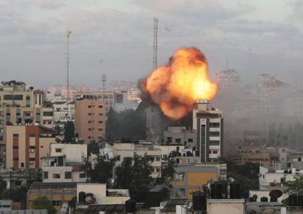 العاهل الأردني يؤكد ضرورة تعزيز التنسيق العربي لوقف التصعيد ودعم الشعب الفلسطيني