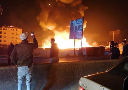 مستوطنون يضرمون النار في خيمتين