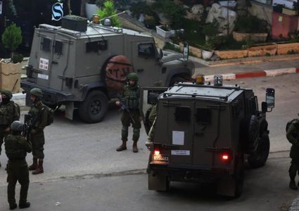 قوات الاحتلال تغلق المدخل الرئيسي لقرية حجة شرق قلقيلية