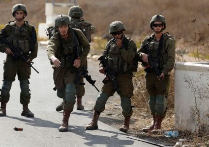 إصابة بالرصاص الحي وإحراق 4 مركبات باعتداء للمستعمرين على مزارعين في دوما