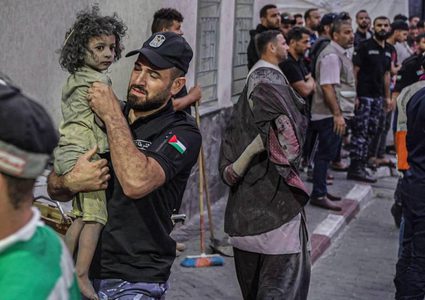 عدد من الأطفال المصابين بقصف طائرات الاحتلال في قطاع غزة