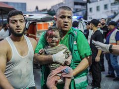 عدد من الأطفال المصابين بقصف طائرات الاحتلال في قطاع غزة