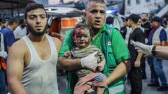 عدد من الأطفال المصابين بقصف طائرات الاحتلال في قطاع غزة