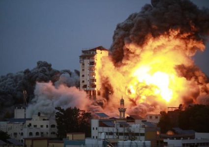 ثمانية شهداء بينهم فتاة في سلسلة غارات إسرائيلية على مسجد ومنزلين في قطاع غزة