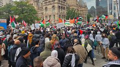 الآلاف يتظاهرون في كندا تنديدًا بالحرب على غزة ودعمًا لفلسطين