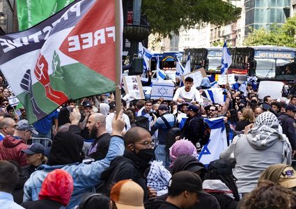 تظاهرات جماهيرية في مانهاتن الأميركية دعما لغزة ورفضا للدعم الأميركي لإسرائيل