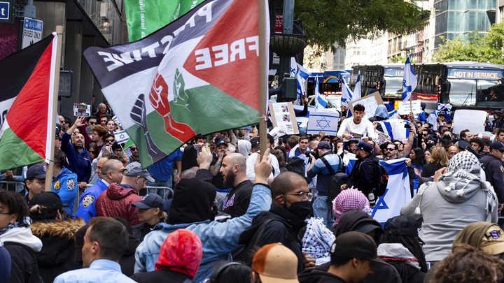 تظاهرات جماهيرية في مانهاتن الأميركية دعما لغزة ورفضا للدعم الأميركي لإسرائيل