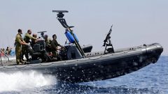 زوارق الاحتلال تقصف شاطئ محافظتي الوسطى وخان يونس