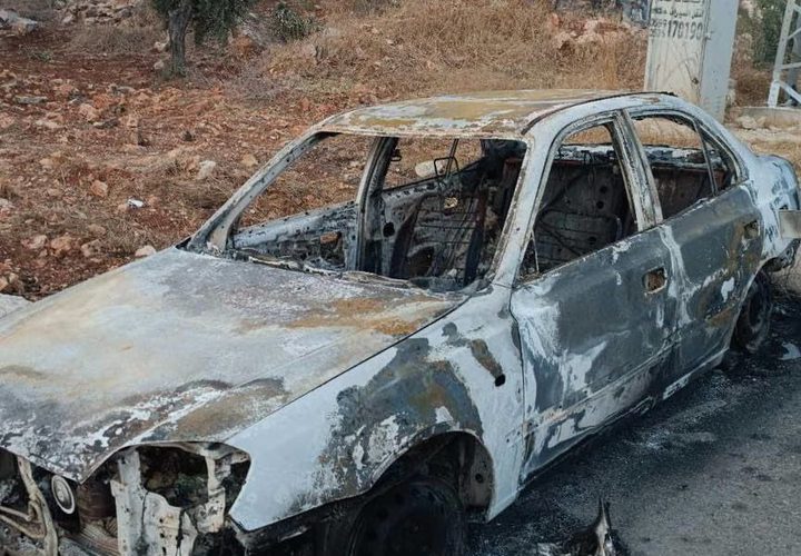 المستوطنون يحرقون عدد من المركبات لفلسطينيين في قرية دوما جنوب شرق نابلس فجر اليوم.