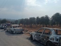 المستوطنون يحرقون عدد من المركبات لفلسطينيين في قرية دوما جنوب شرق نابلس فجر اليوم.