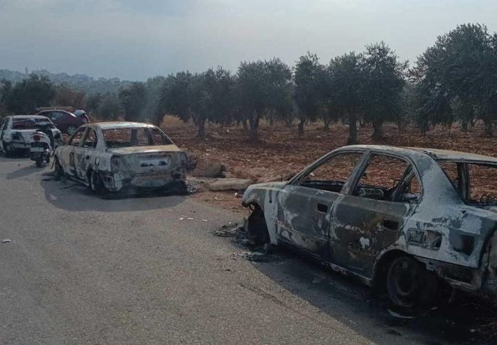 المستوطنون يحرقون عدد من المركبات لفلسطينيين في قرية دوما جنوب شرق نابلس فجر اليوم.