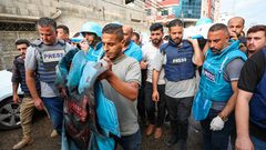 صحفيون في غزة يشيعون زملاءهم شهداء العدوان على غزة