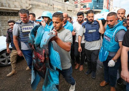 صحفيون في غزة يشيعون زملاءهم شهداء العدوان على غزة