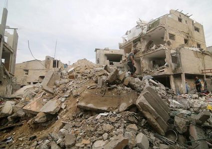 مجزرة جديدة في خان يونس: 16 شهيدا بقصف منزلين على رؤوس ساكنيهما