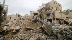 مجزرة جديدة في خان يونس: 16 شهيدا بقصف منزلين على رؤوس ساكنيهما