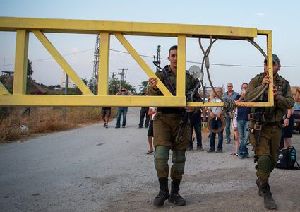 الاحتلال ينصب بوابة حديدية في بلدة سيلة الظهر