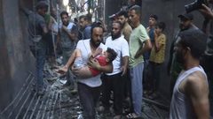 انتشال جثامين 12 شهيدًا من تحت أنقاض منزلين قصفهما الاحتلال في خان يونس ورفح