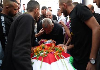 جماهير شعبنا في قلقيلية تشيع جثماني الشهيدين رضوان وسليم إلى مثواهما الأخير