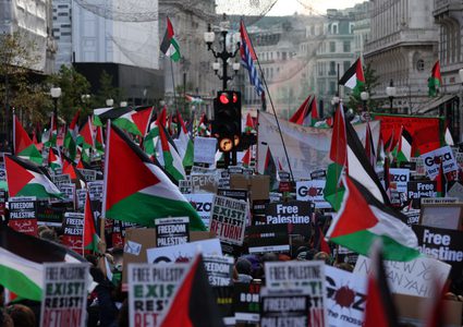 الآلاف يتظاهرون في لندن للمطالبة بإنهاء الاحتلال ووقف العدوان