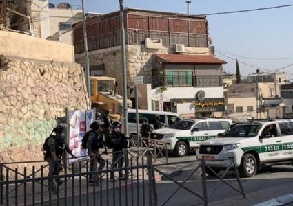 الاحتلال يعتدي بوحشية على مقدسيين في صور باهر ويعتقل آخرين