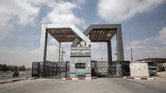 مصر تغلق الممر الفاصل بين معبر رفح بحوائط خرسانه جاهزه التركيب