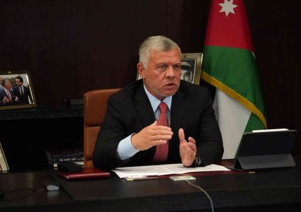 العاهل الأردني لرئيس الوزراء البريطاني: منع الغذاء والمياه والكهرباء عن المدنيين