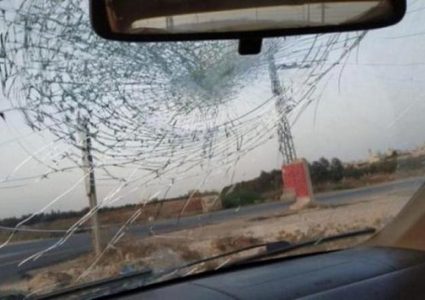 مستوطنون يهاجمون مركبة شمال غرب نابلس
