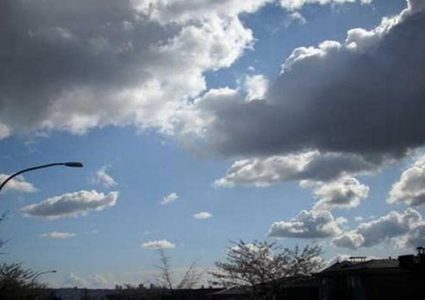 الطقس: انخفاض على درجات الحرارة وزخات متفرقة من الأمطار على مختلف المناطق