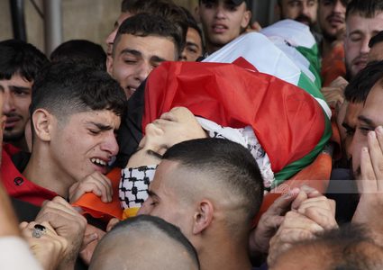 الاحتلال يمنع موكب الشهيد دويكات من المرور