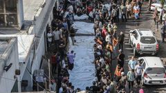 دفن عشرات جثامين الشهداء بمقبرة جماعية في مدينة غزة