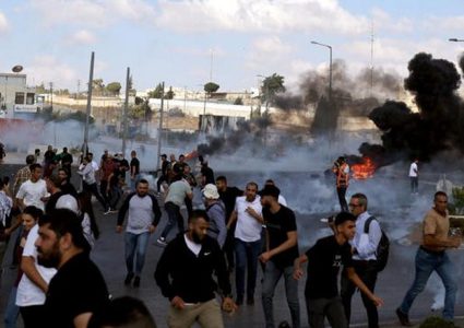 مواجهات ومسيرات تعم الضفة وارتفاع عدد شهدائها إلى 56 وأكثر من 1200 جريح