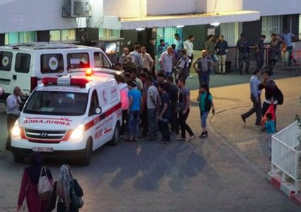 استشهاد 7 من أفراد طواقم الدفاع المدني بقصف إسرائيلي في غزة