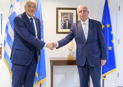 المالكي يطلع نظيره اليوناني على الأوضاع الكارثية التي حلت بشعبنا جراء العدوان