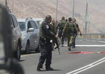 إصابة مسن عقب إطلاق الاحتلال الرصاص صوب مركبته جنوب الخليل