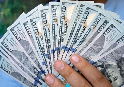 الدولار يتخطى حاجز 4 شواقل