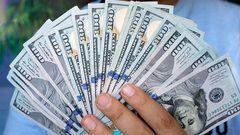 الدولار يتخطى حاجز 4 شواقل