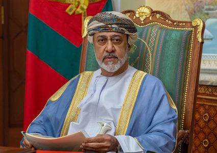 سلطان عُمان يؤكد ضرورة تكثيف الجهود لتوفير الحماية للمدنيين في قطاع غزة