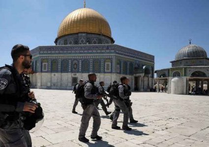 مستوطنون يقتحمون المسجد الأقصى