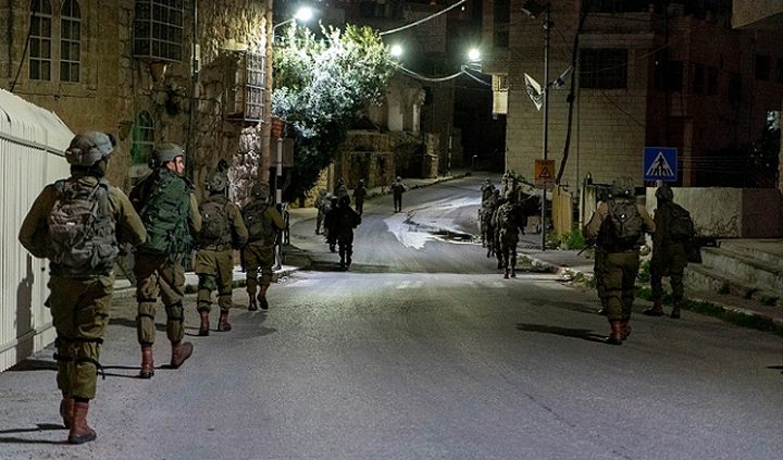 حملة اعتقالات واسعة بجميع محافظات الضفة بينهم محررون وقيادات في حماس