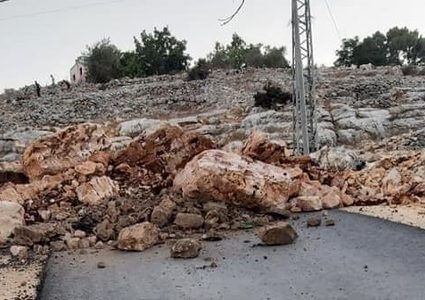 الاحتلال يغلق طرقا فرعية بالسواتر الترابية في يعبد ويقتحم قرى شرق جنين