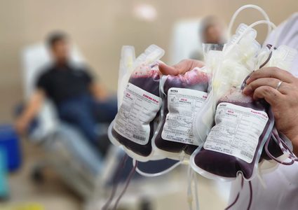 مستشفى ناصر يشهد حملة تبرع بالدم وسط تصاعد العدوان الإسرائيلي على غزة