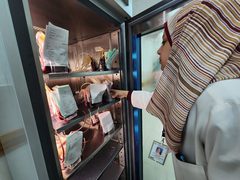 حملة تبرع بالدم داخل مستشفى ناصر بخانيونس في ظل تزايد أعداد الإصابات نتيجة القصف الإسرائيلي المستمر على القطاع.