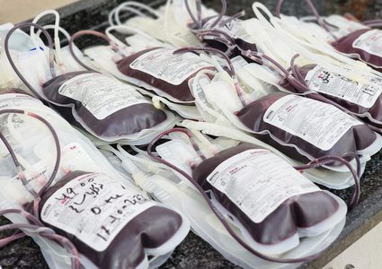 مستشفى ناصر يشهد حملة تبرع بالدم وسط تصاعد العدوان الإسرائيلي على غزة