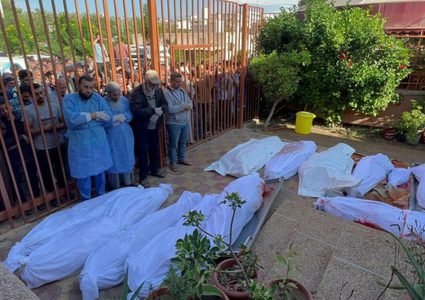 عائلة الأسطل تودع جثامين أكثر من 25 شهيدا من أفرادها بعد قصف منزلهم